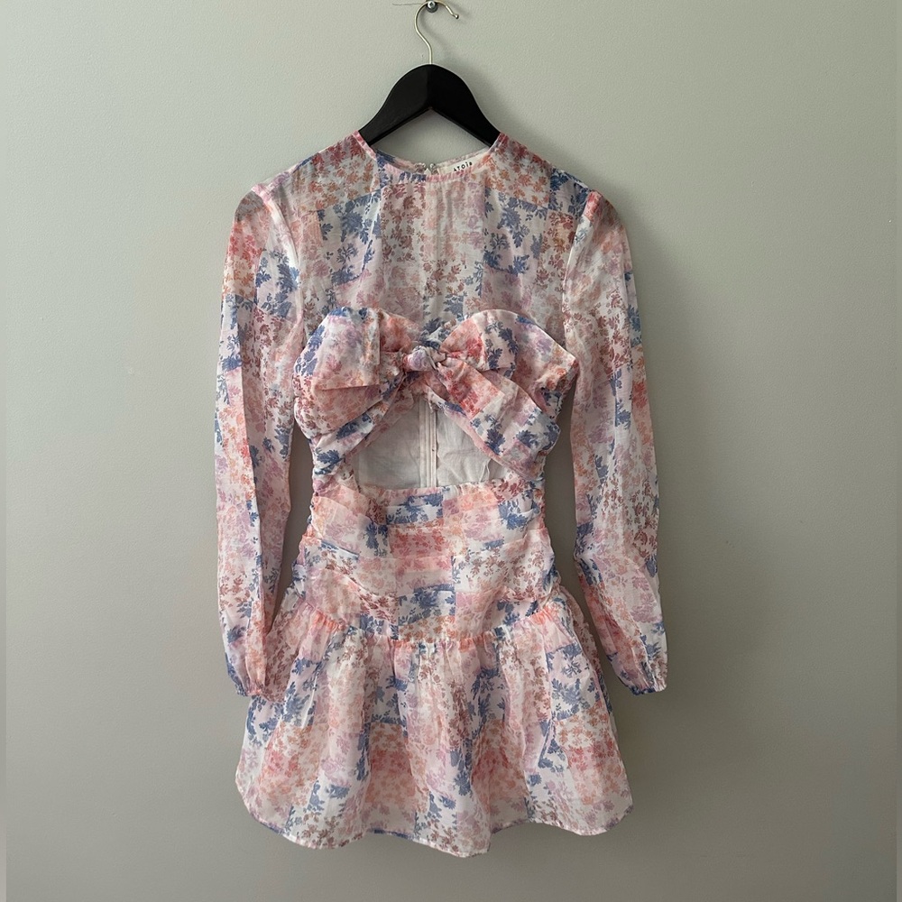 The Solo Dress in Romance Patch Print
Atoir